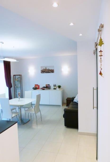 Modern & Strategic Apartment Siena Exterior photo
